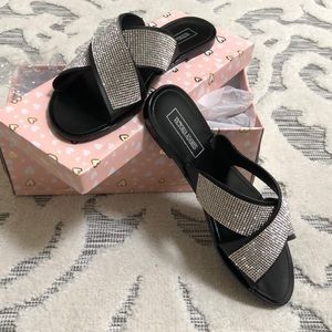 🌺🌺 New...Victoria Adams crisscross jellies